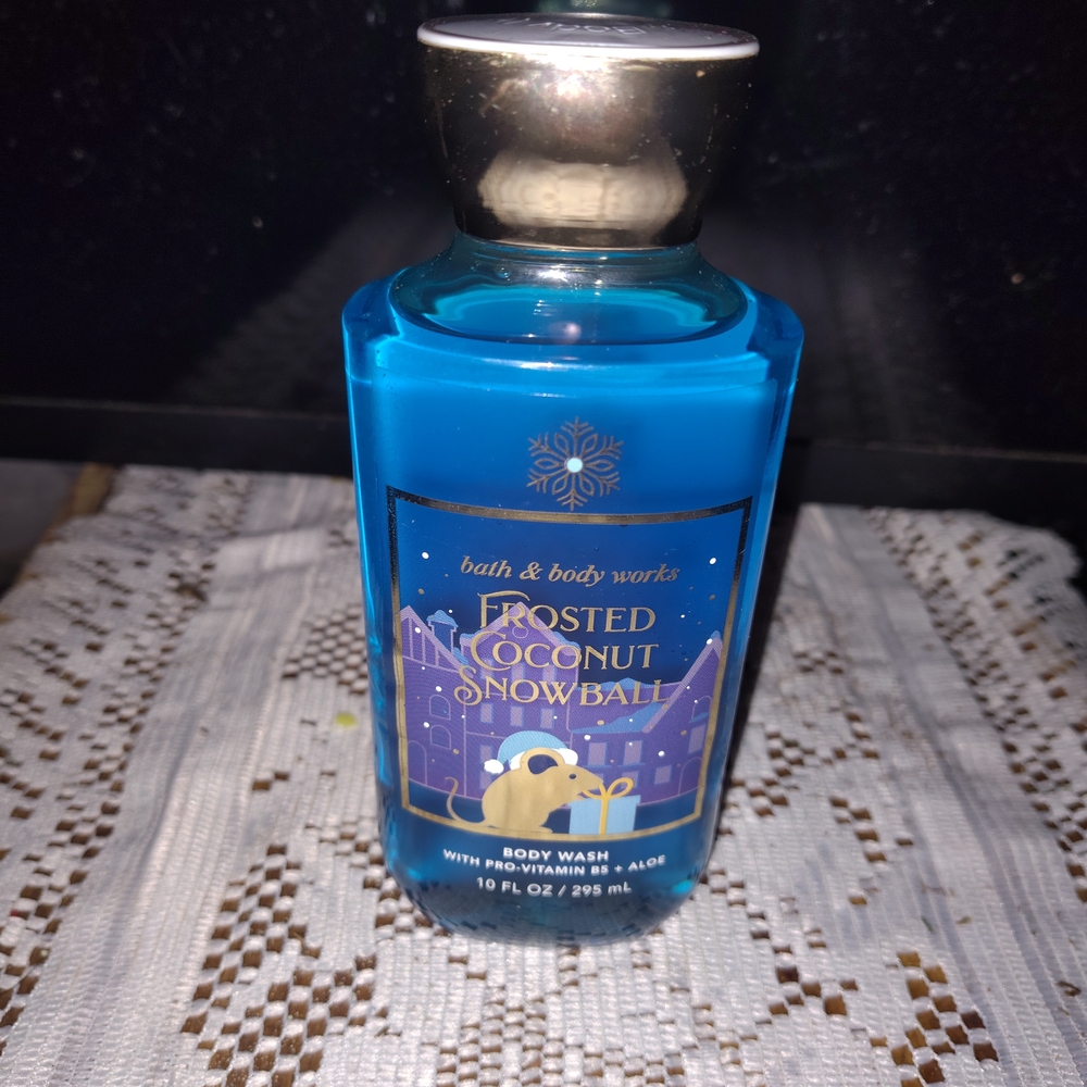 Bath & Body Works Frosted Coconut Snowball Body Wash New